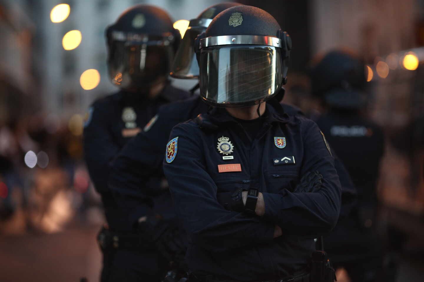 Agentes de la Policía Nacional vigilan una manifestación de 'Rodea el Congreso'.