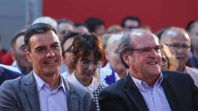 Pedro Sánchez junto a Ángel Gabilondo