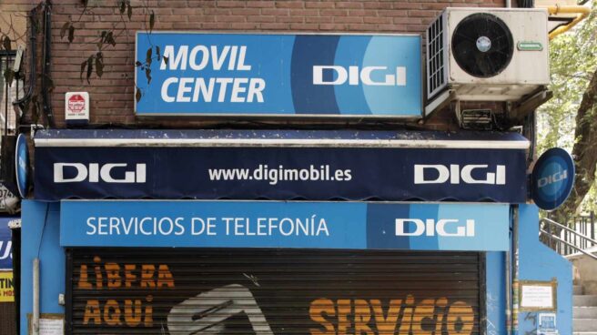 Exterior de una tienda del servicio de telefonía Digi Mobil.