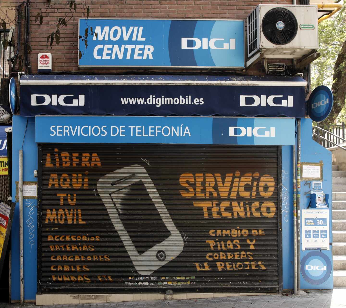 Exterior de una tienda del servicio de telefonía Digi Mobil.