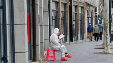 La OMS concluye que el virus se transmitió del murciélago al hombre a través de un tercer animal