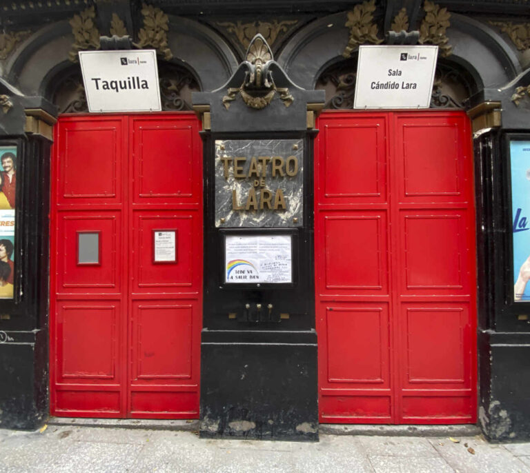 "¡Viva el teatro!": el espectáculo recupera media sonrisa