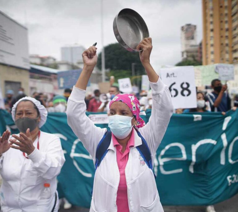 Amnistía denuncia la muerte de más de 17.000 sanitarios en todo el mundo