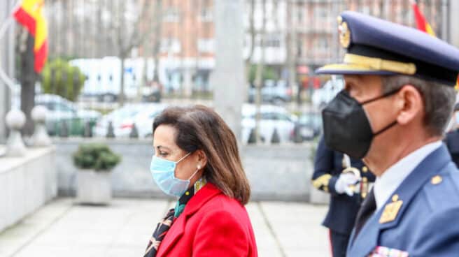 La ministra de Defensa, Margarita Robles, y el anterior Jefe del Estado de la Defensa, Miguel Ángel Villarroya.