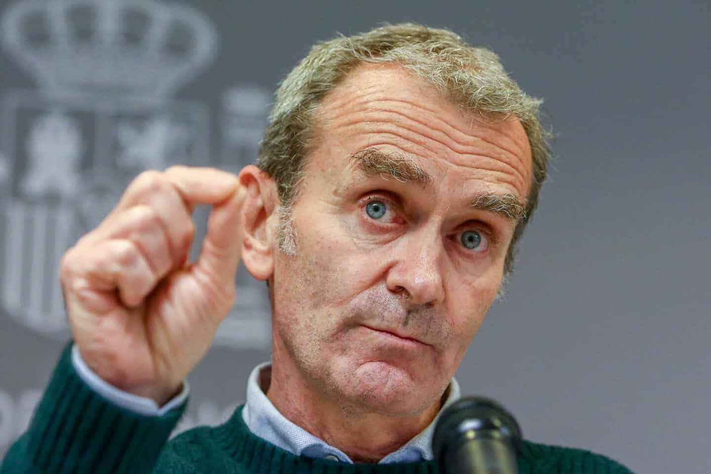 El director del Centro de Coordinación de Alertas y Emergencias Sanitarias (CCAES), Fernando Simón, durante una rueda de prensa convocada ante los medios de comunicación en el Ministerio de Sanidad para informar sobre la evolución del coronavirus, en Madrid, (España), a 15 de febrero de 2021.
