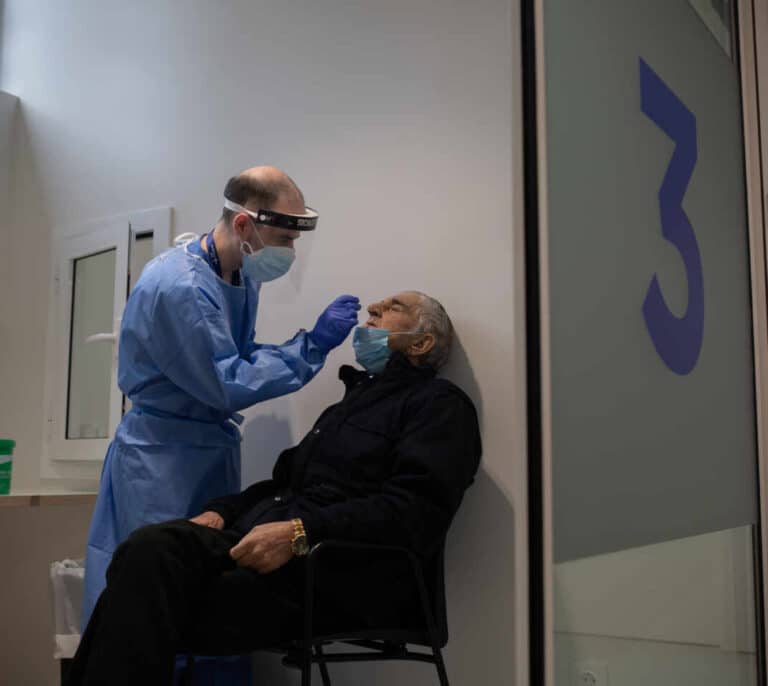 Cataluña registra 1.490 casos y 28 muertes más en las últimas 24 horas