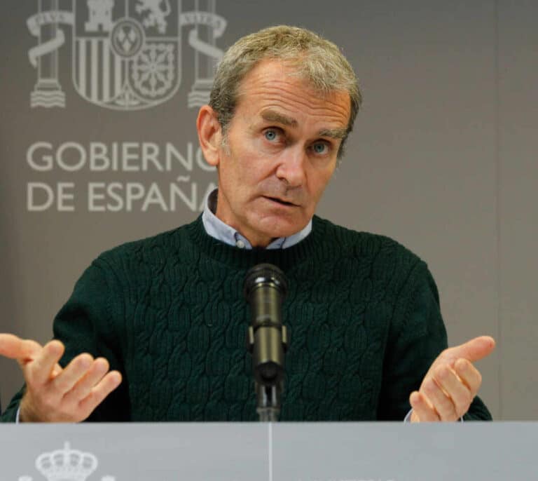 Simón reconoce que se confinó a la población porque no se sabía "qué iba a servir y qué no"