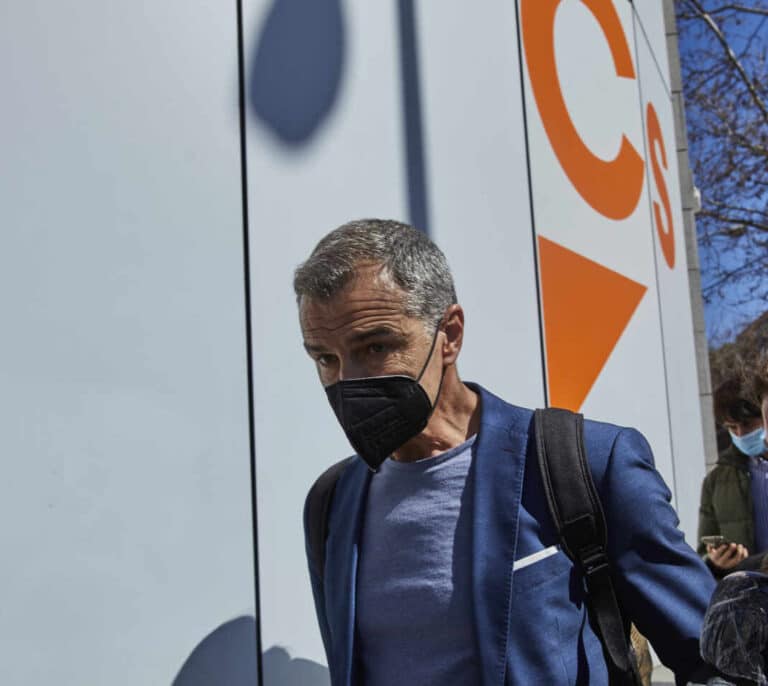 "Paracaidistas", "tránsfugas": manual para no perderse en la 'nueva política'