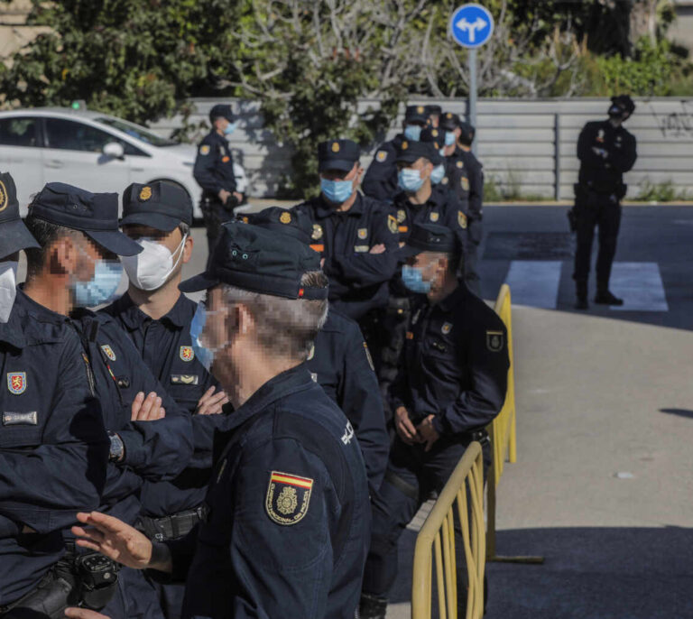 Sindicatos denuncian la "marginación" de la Policía en la vacunación en Cataluña