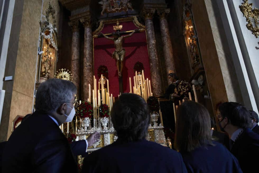 Una imagen de un Cristo crucificado