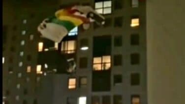 Tres detenidos por realizar "salto base" en parapente desde la azotea de un edificio de Oviedo