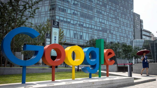 Logo de Google ante una de sus sedes Logo de Google ante una de sus sedes