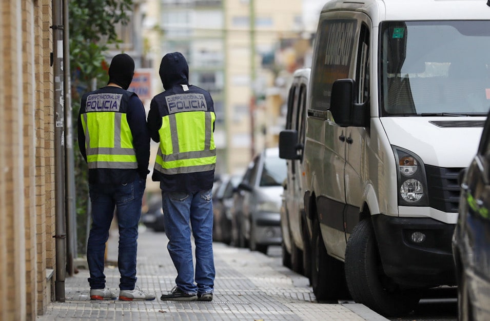 Dos agentes de la Policía Nacional