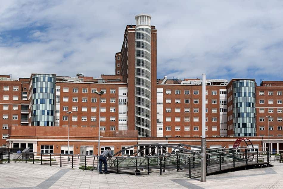 Fachada del Hospital de Cruces, en Barakaldo.