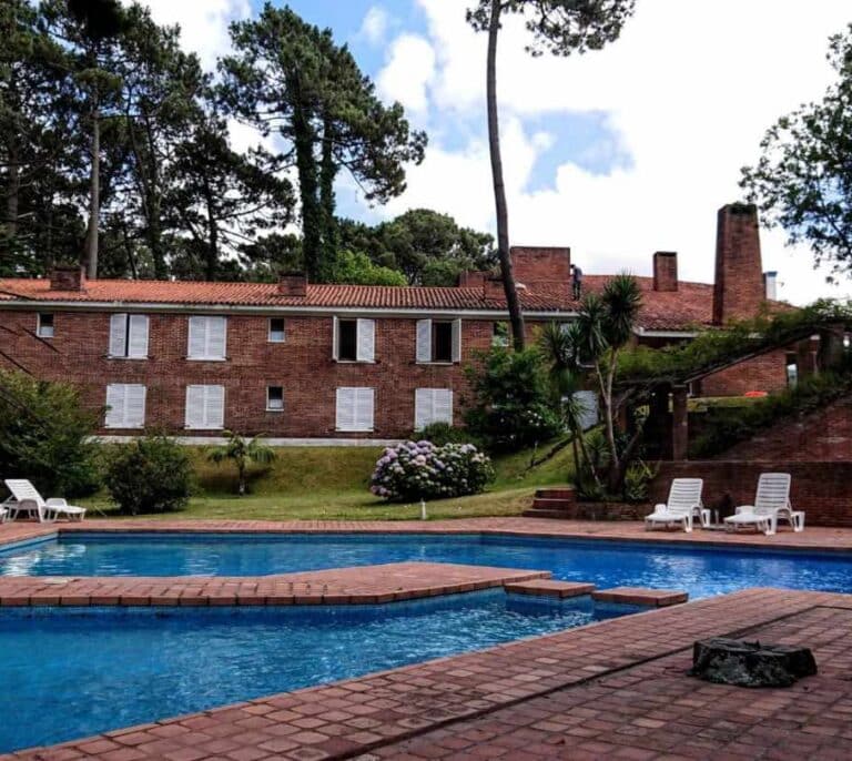 Uruguay subasta un hotel sobre el que una empresa panameña de Villarejo tiene derechos de cobro