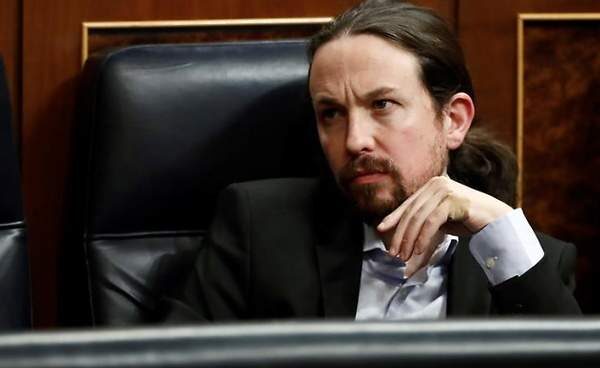 Iglesias_Sánchez_reunión_ Pablo Iglesias en el Congreso