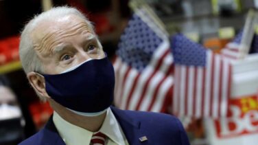 Biden logra su primer éxito legislativo al aprobarse un histórico plan de estímulo