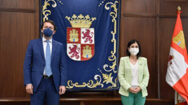 El Gobierno se abre a revisar las mascarillas al aire libre un día después de hacerlas obligatorias
