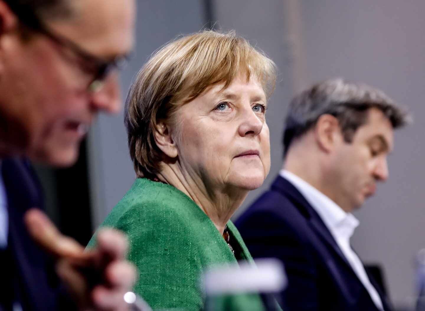 La canciller alemana, Angela Merkel, junto al alcalde de Berlín, Michael Müller, y el premier bávaro, Markus Söder