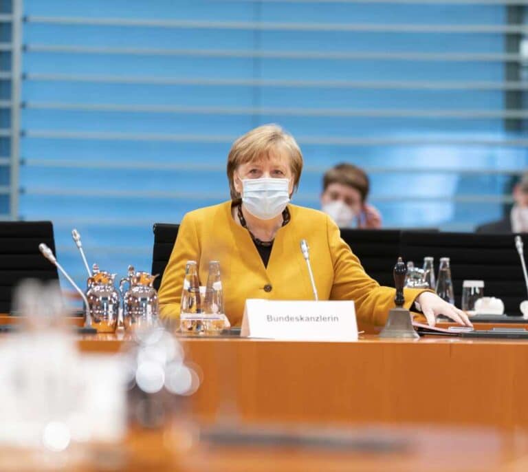 Merkel rectifica y retira la vuelta al confinamiento en Semana Santa