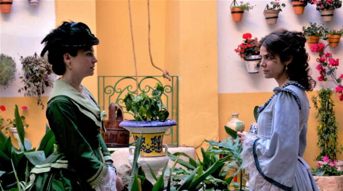Leonor Watling y Juana Acosta en una escena de 'La Templanza', la nueva serie de Amazon Prime basada en la obra homónima de María Dueñas.