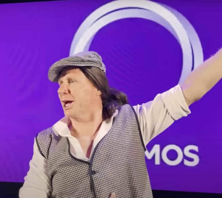 Iglesias de chulapo bailando un chotis y "un oso con moño": la parodia de los Morancos