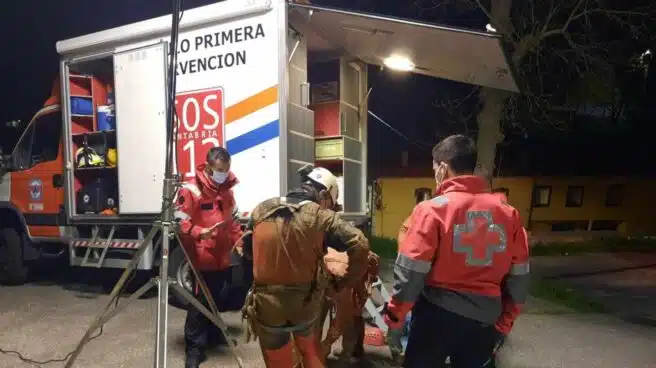 Rescatado un espeleólogo herido en una cueva de Arredondo (Cantabria)
