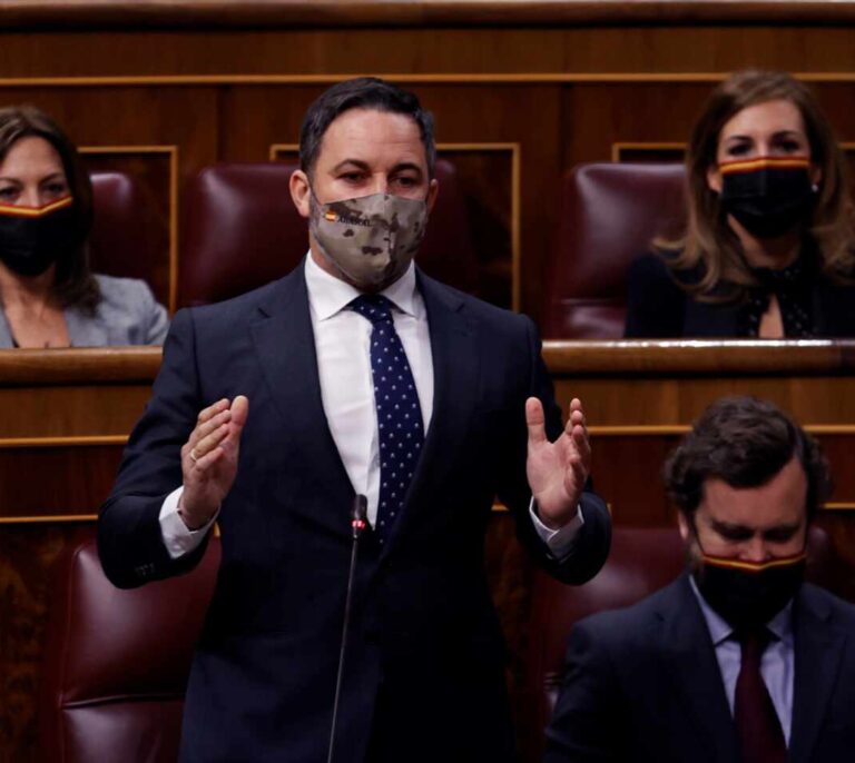 Abascal acusa a Sánchez de insultar a las mujeres de Vox "y a nuestras madres, hijas y abuelas"