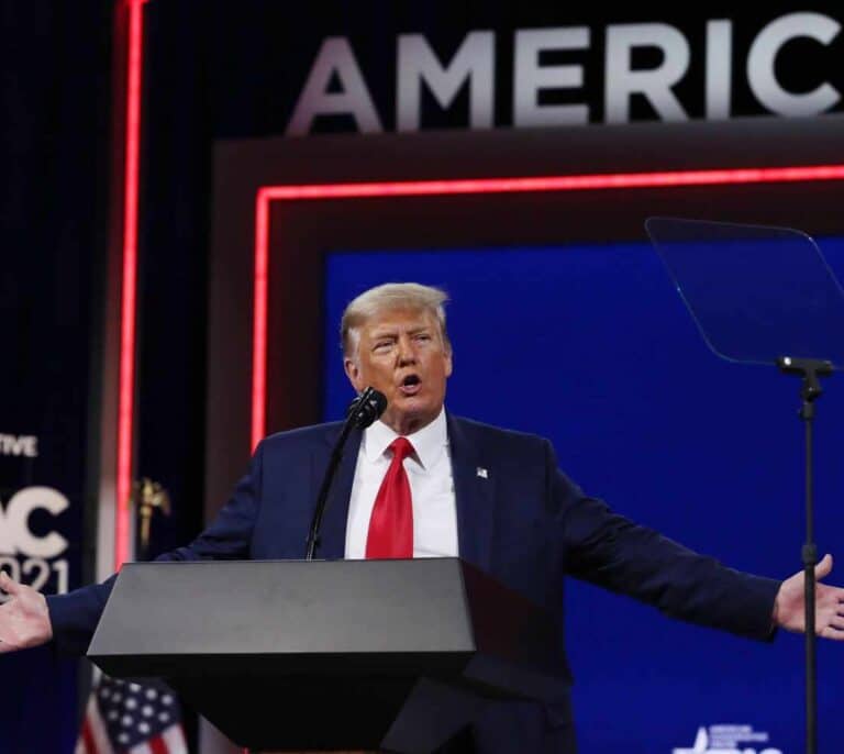 Donald Trump descarta crear un nuevo partido y sugiere que volverá en 2024