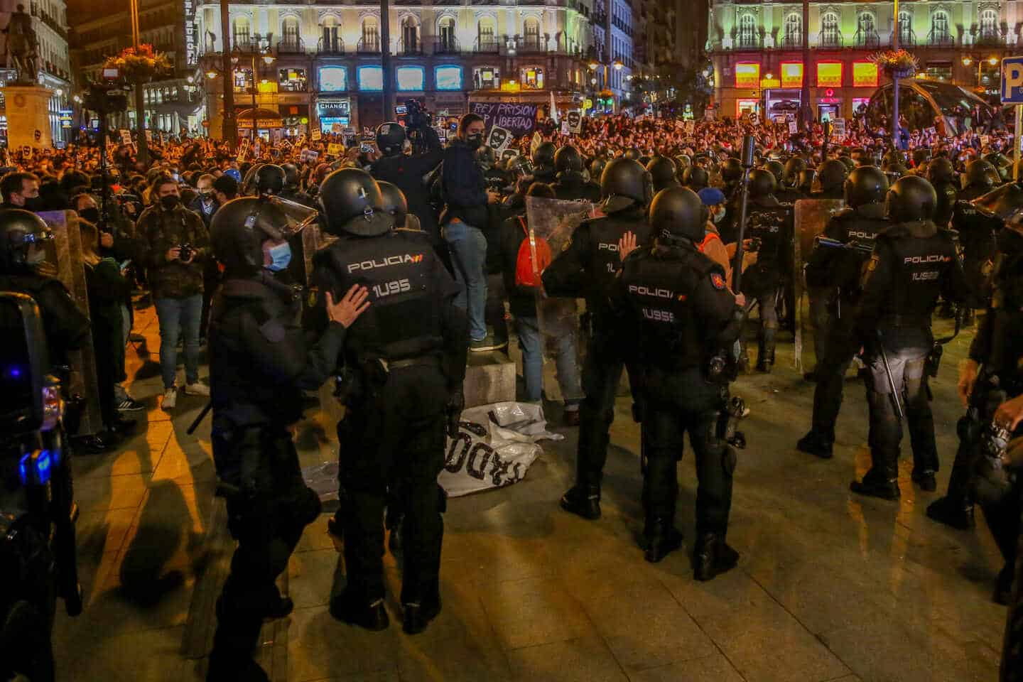 Agentes de la UIP, en una de las concentraciones desarrolladas en la Puerta del Sol tras el encarcelamiento de Hasél.