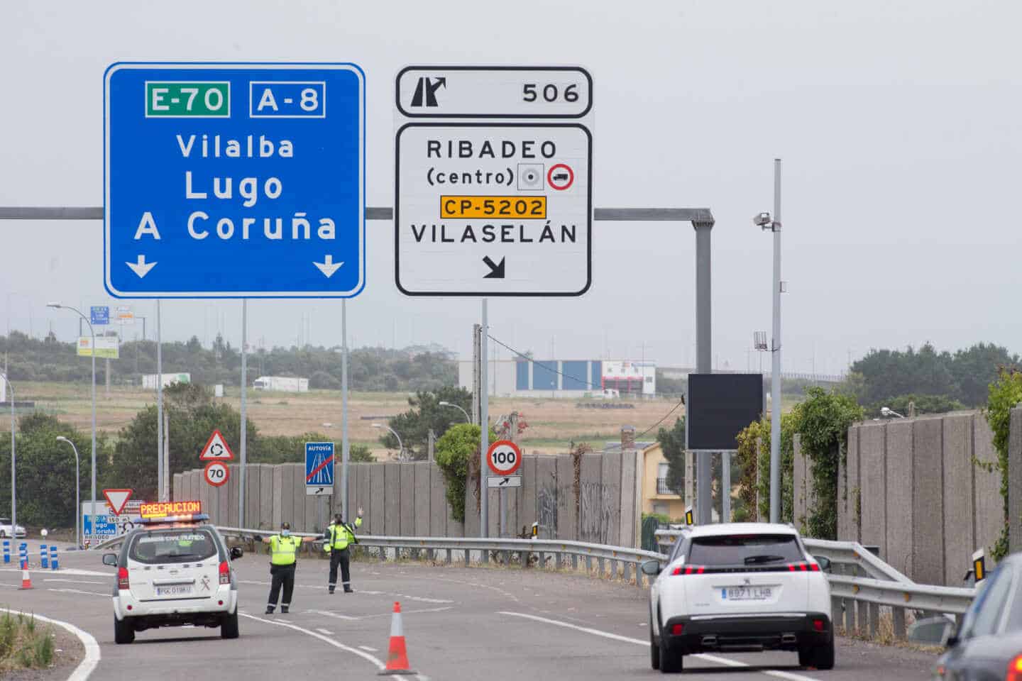 Un ciclista menor de edad herido grave tras colisionar contra un coche