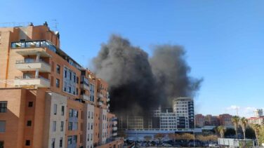 VÍDEO | Un incendio en Nou Campanar moviliza varias dotaciones de bomberos