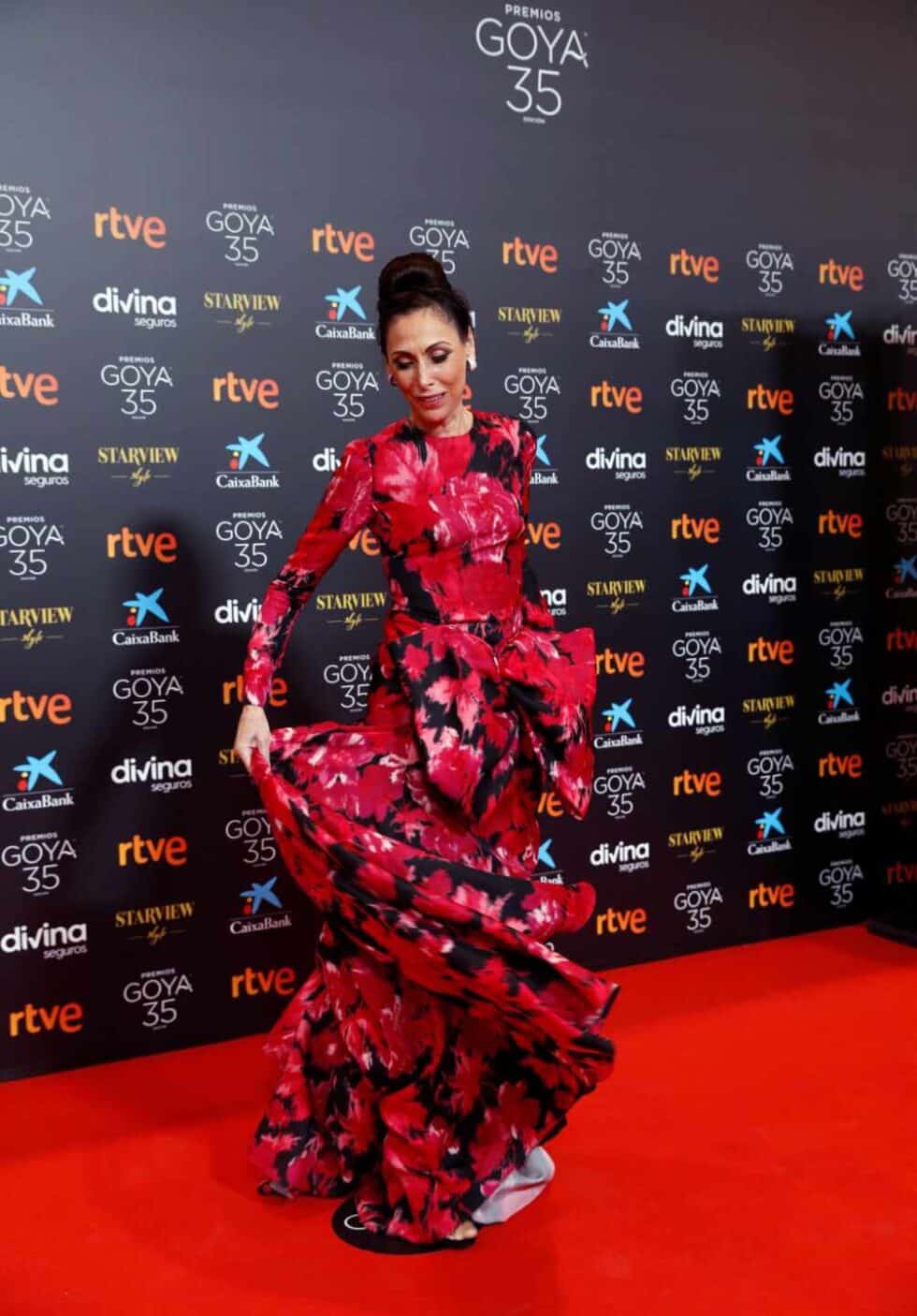 La actriz María Barranco, a su llegada a la gala de la 35 edición de los Premios Goya