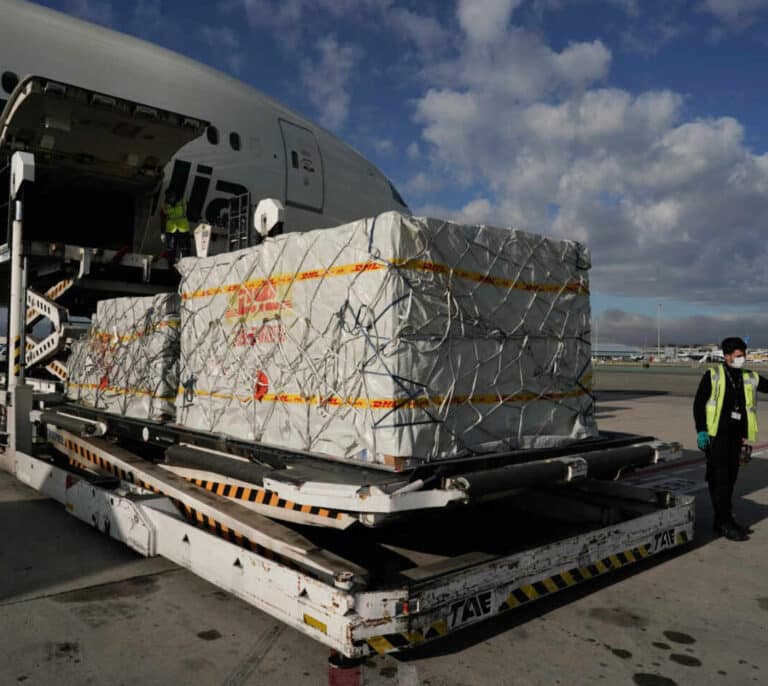 El Gobierno adjudica 'a dedo' contratos por 3.236 millones durante la pandemia
