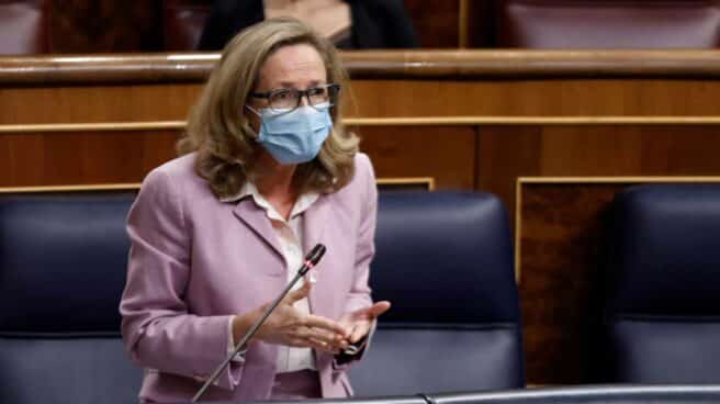 La vicepresidenta de Asuntos Económicos, Nadia Calviño, en la sesión de control de este miércoles en el Congreso.