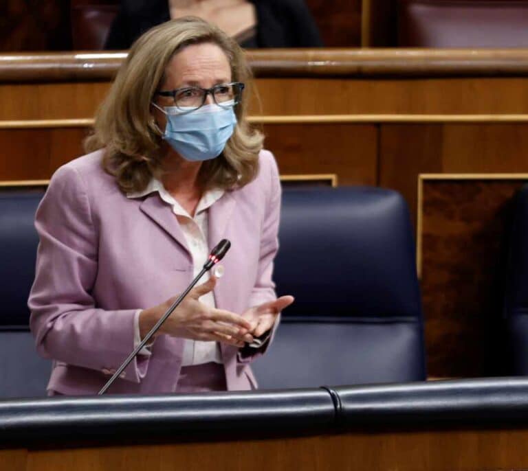 Calviño acerca las ayudas directas a la cifra que quería Podemos y se aprobarán 7.000 millones