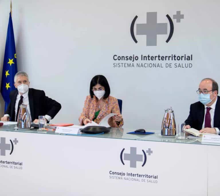 Carolina Darias alerta del "repunte claro" en 10 comunidades y de la expansión de la variante británica