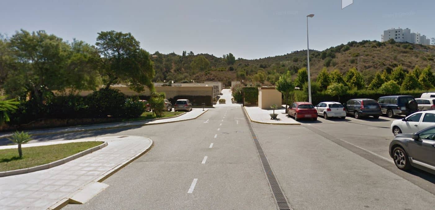 Parking del cementerio de Fuengirola.