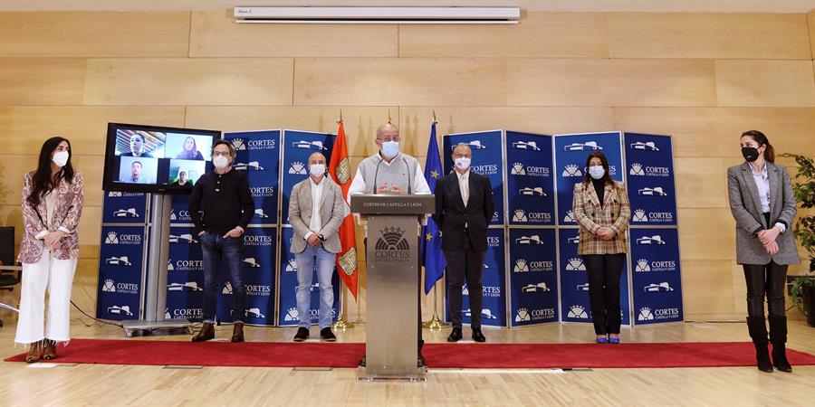 Los procuradores de Ciudadanos en Castilla y León, durante una rueda de prensa.