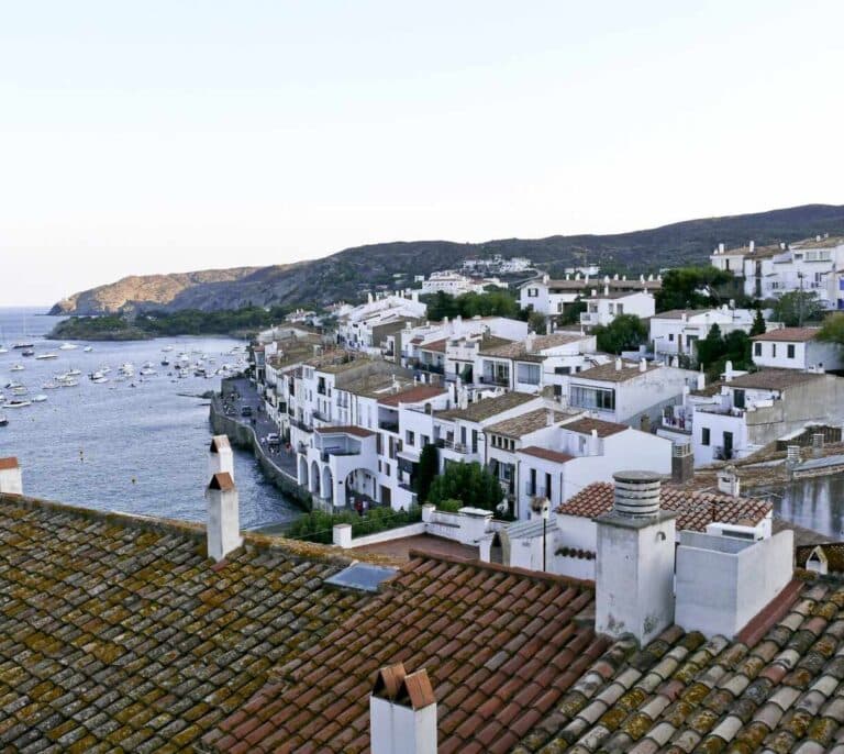 Muere una mujer de 70 años tras caer por un acantilado en Cadaqués (Gerona)