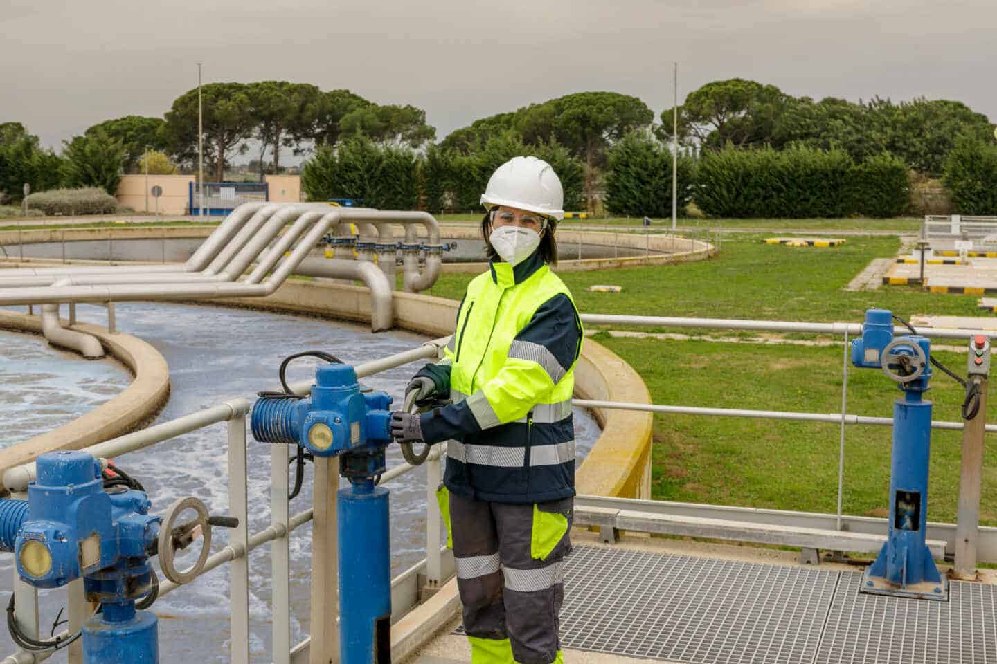 Operaria de Suez en Edar Cambrels en el Día Mundial del Agua