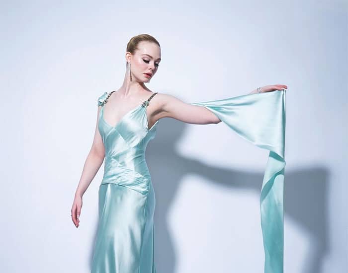 Elle Fanning, nominada a los Globos de Oro, posa con un Gucci.