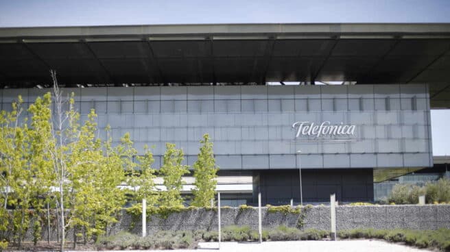 Vista exterior del edificio de la sede de Telefónica, situado en la Ronda de la Comunicación de Madrid