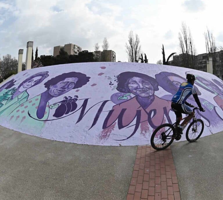 La réplica del mural feminista de Ciudad Lineal amanece vandalizado antes del 8-M