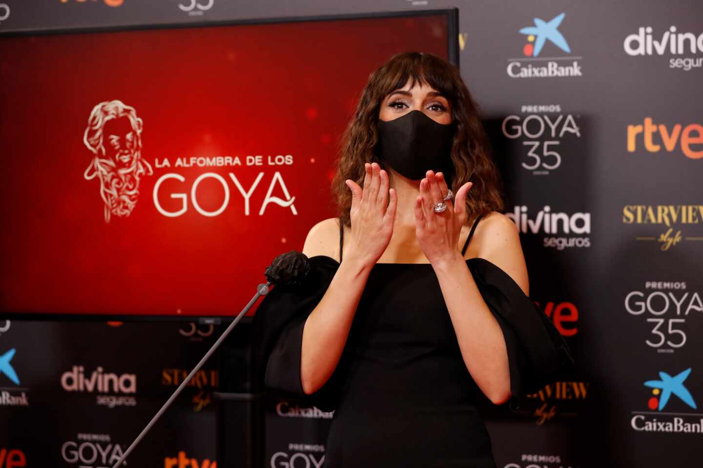 La actriz Belén Cuesta a su llegada hoy Sábado a la gala de la 35 edición de los Premios Goya