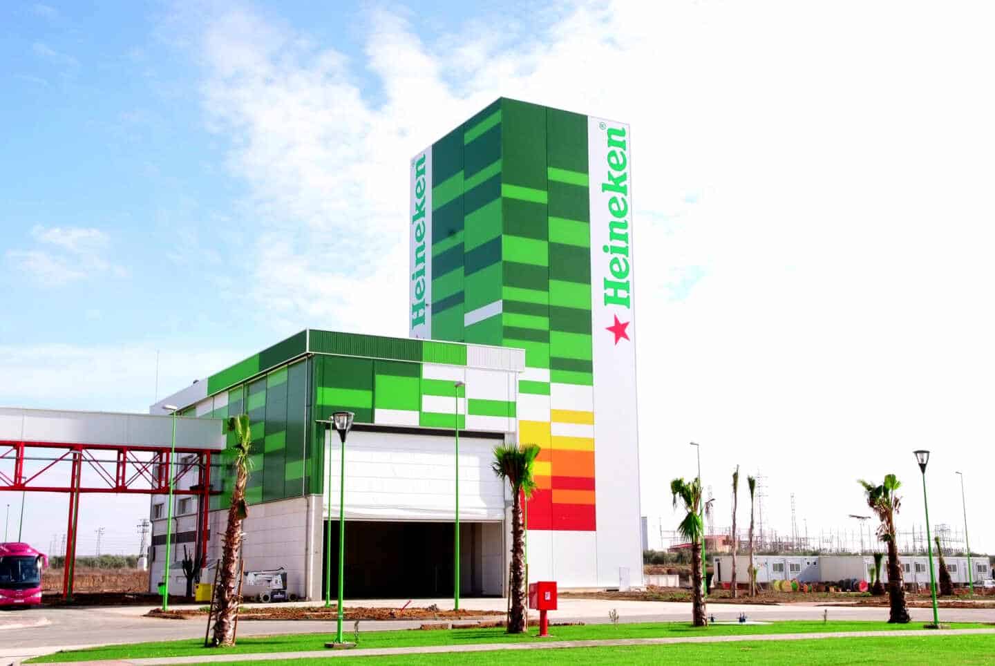 Fábrica de Heineken, empresa con compromiso social y medioambiental, en Sevilla