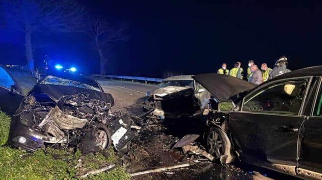 Sucesos.- Fallece una joven de 22 años y otras 7 personas resultan heridas, dos graves, en un accidente en Tineo