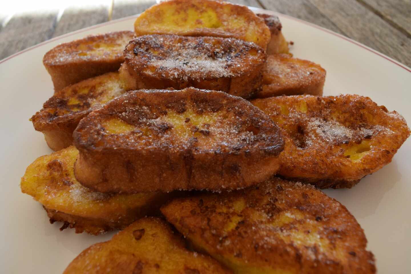 bandeja de torrijas de Semana Santa