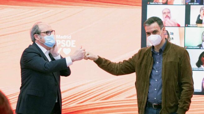 Gabilondo y Sánchez se saludan manteniendo la distancia de seguridad por el Covid