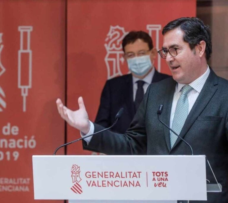 Garamendi aboga por "sacrificar un poco" la Semana Santa para "salvar el verano"